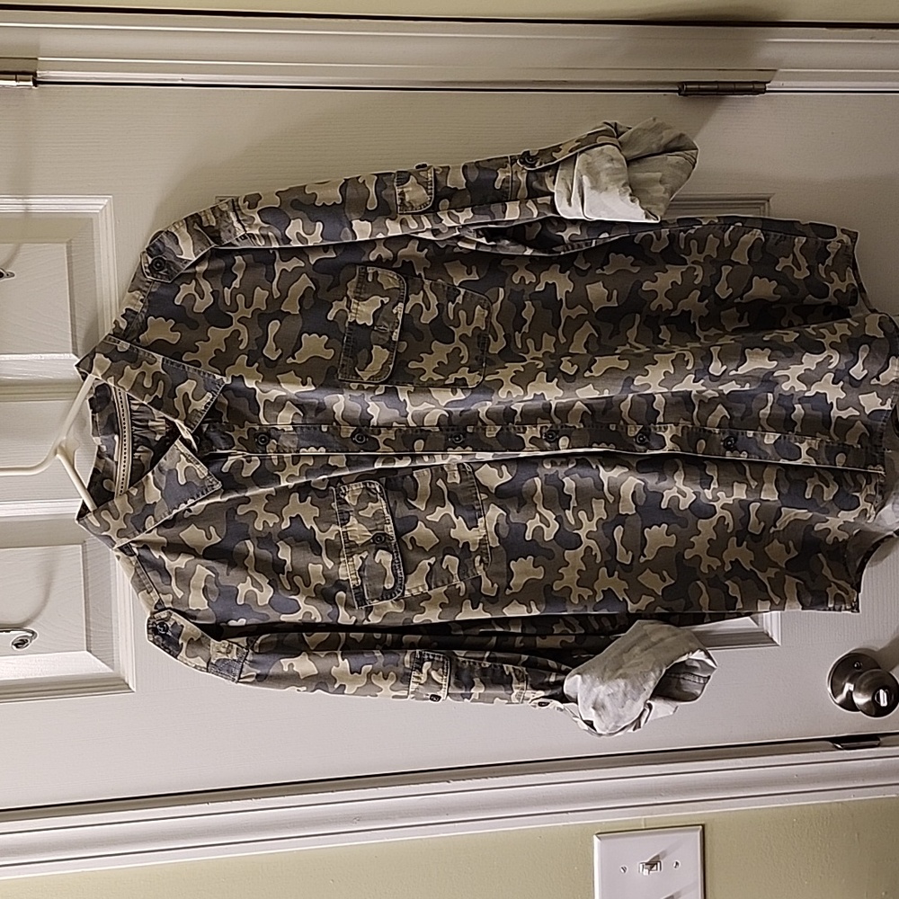 Long sleeve camo shirt - Picture 3 of 4